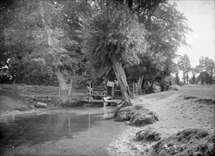 Small mill wheel on the Ginge Brook, Sutton Courtenay Mill, Oxfordshire, c1860-c1922