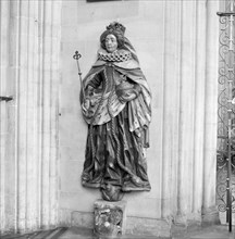Queen Elizabeth I statue, St Mary Redcliffe Church, Bristol, 1945
