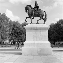 King William III statue, Queen Square, Bristol, 1945