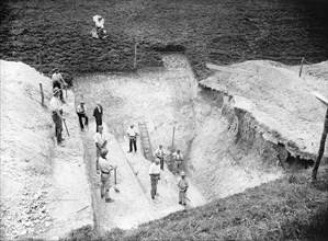Excavation at Avebury, Wiltshire, 1909