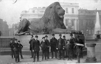 Policeman and men, Trafalgar Square, Westminster, London, late 19th-early 20th century. Artist: Unknown