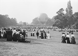 Balloon ascent at Crystal Palace Park, Sydenham, London, late 19th century. Artist: Unknown