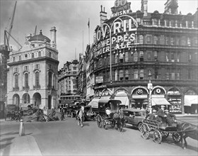 Piccadilly Circus, City of Westminster, London, early 20th century.  Artist: George Davison Reid