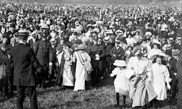 Crowds in Hyde Park on Women's Sunday, 21st June 1908. Artist: Unknown