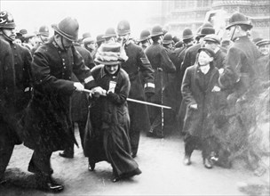 A suffragette struggling with a policeman on 'Black Friday', 18th November 1910. Artist: Unknown