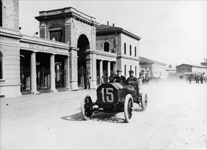 Louis Wagner driving a Fiat, Coppa Fiorio motor race, Bologna, Italy, 1908 Artist: Unknown