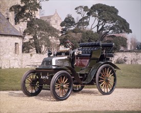 1899 Daimler horseless carriage. Artist: Unknown
