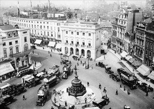 A view of Piccadilly Circus, c1912-c1914. Artist: Unknown