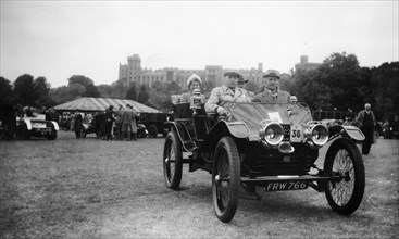 A 1902 Lanchester in the VCC Coronation Rally, Windsor, Berkshire, 1953. Artist: Unknown