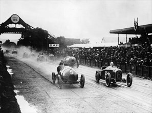 Competitors in the French Grand Prix, Strasbourg, 1922. Artist: Unknown