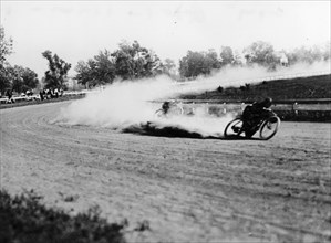 Dirt track motorbike racing, 1913. Artist: Unknown