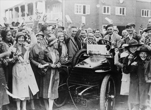 A 1904 Wolseley amidst a crowd of cheering people, Brooklands, Surrey, late 1920s-early 1930s. Artist: Unknown