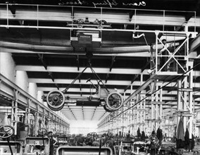 The Daimler chassis shop, c1911-c1914. Artist: Unknown