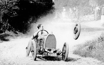 Raymond Mays' Bugatti loses a wheel, (early 1930s?). Artist: Unknown
