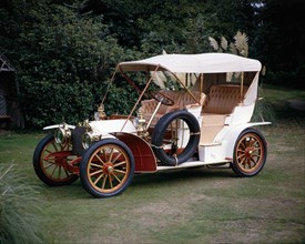 1904 Mercedes 28/32 hp. Artist: Unknown