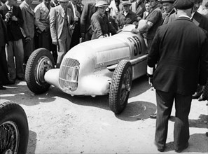 Mercedes-Benz W25 at the French Grand Prix, Montlhery, 1934. Artist: Unknown