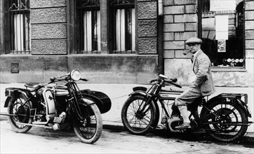 A man on a Norton bike, Model 16H 490cc SV, 1924. Artist: Unknown