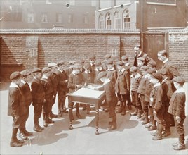 Geography lesson, Hague Street School, Bethnal Green, London, 1908. Artist: Unknown.