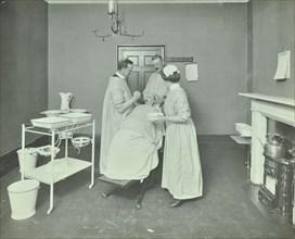 Operation Room, Woolwich School Treatment Centre, London, 1914. Artist: Unknown.