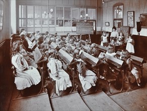 Chemistry lesson, Albion Street Girls School, Rotherhithe, London, 1908. Artist: Unknown.