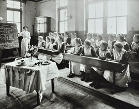 Cookery class, Gopsall Street School, Shoreditch, London, 1908. Artist: Unknown.