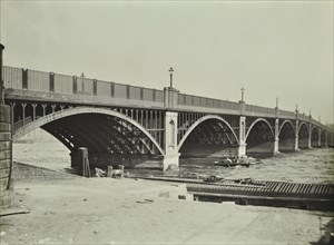 Old Vauxhall Bridge, London, 1903. Artist: Unknown.