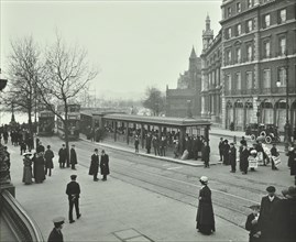 Queue of people at Blackfriars Tramway shelter, London, 1912. Artist: Unknown.