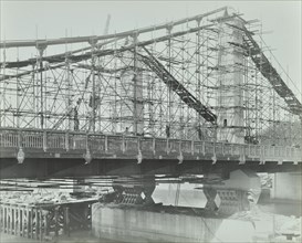 The building of the new Chelsea Bridge, London, 1937. Artist: Unknown.