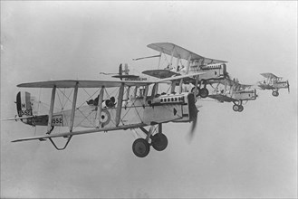 De Havilland DH9 aeroplanes flying in formation, 1923