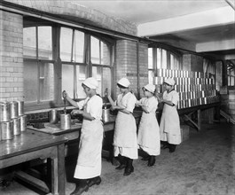 Food production, J Lyons & Co Ltd, Cadby Hall food factory, Hammersmith Road, London, October 1918