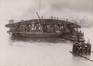 Construction of Vauxhall Bridge, London, 1903-1904