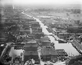 Docks and adjoining warehouses, Gloucester, Gloucestershire, 1932