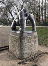 Guy The Gorilla', sculpture by David Wynne, Crystal Palace Park, Sydenham, London, 2016