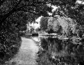 Sonning Lock, Berkshire, 1900