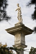 Venus de Medici statue on a Doric column, Chiswick House, Hounslow, London, c1980-c2017