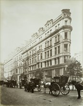Horse-drawn cabs on Northumberland Avenue, Westminster, London, 1885