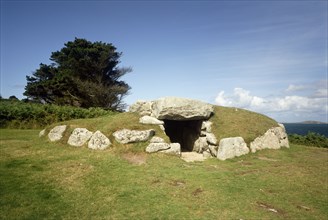 Bronze Age burial chamber, Innisidgen, St Mary's, Isle of Scilly, Cornwall, 2010
