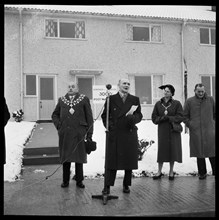 House opening ceremony, Ramsbury Avenue, Penhill, Swindon, Wiltshire, 1955