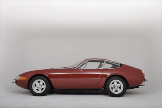 Ferrari 365 GTB 1972. Artist: Simon Clay.