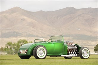 Ford Roadster Custom 1929. Artist: Simon Clay.