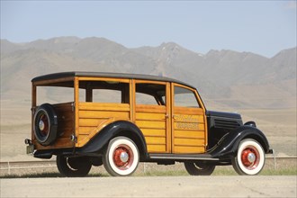 Ford woodie deluxe station wagon 1935. Artist: Simon Clay.