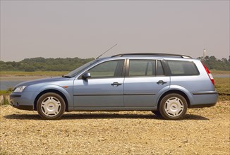 2003 Ford Mondeo LX Estate. Artist: Unknown.