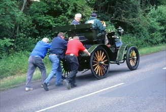 1899 Daimler broken down on a rally. Artist: Unknown.