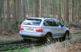 2001 BMW X5 4.4i. Artist: Unknown.