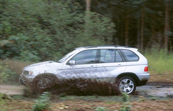 2001 BMW X5 4.4i. Artist: Unknown.