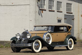 1931 Packard Deluxe Eight Artist: Unknown.