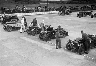 Cars on the starting grid at the JCC Members Day, Brooklands, 4 July 1931 Artist: Bill Brunell.