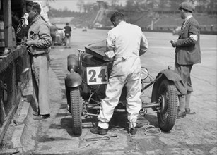 CM Harvey and HJ Aldington's Frazer-Nash at the JCC Double Twelve race, Brooklands, 8/9 May 1931. Artist: Bill Brunell.