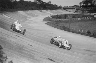 Sunbeam of EL Bouts and Vauhall 30/98 of RJ Munday, BARC meeting, Brooklands, 16 May 1932. Artist: Bill Brunell.