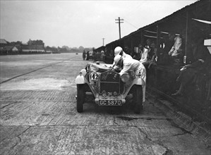Alfa Romeo of KD Evans in the pits at the JCC Members Day, Brooklands, 4 July 1931. Artist: Bill Brunell.